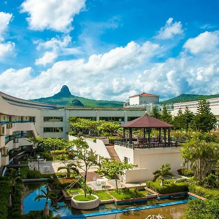 Howard Beach Resort Kenting Kültér fotó View of the campus