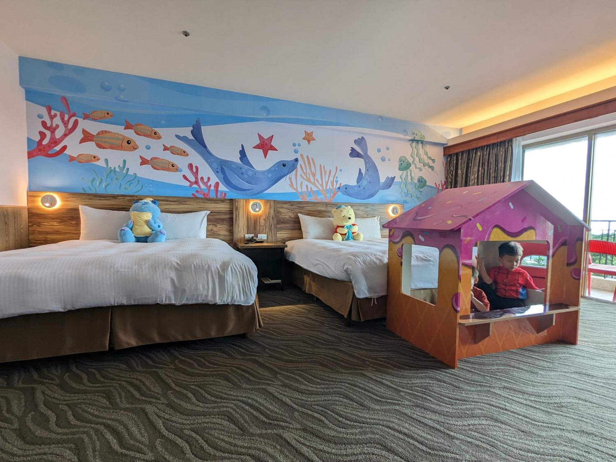 Howard Beach Resort Kenting Kültér fotó Family room
