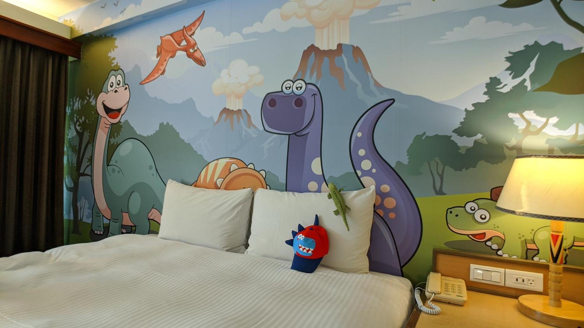 Howard Beach Resort Kenting Kültér fotó A room at the Great Wolf Lodge