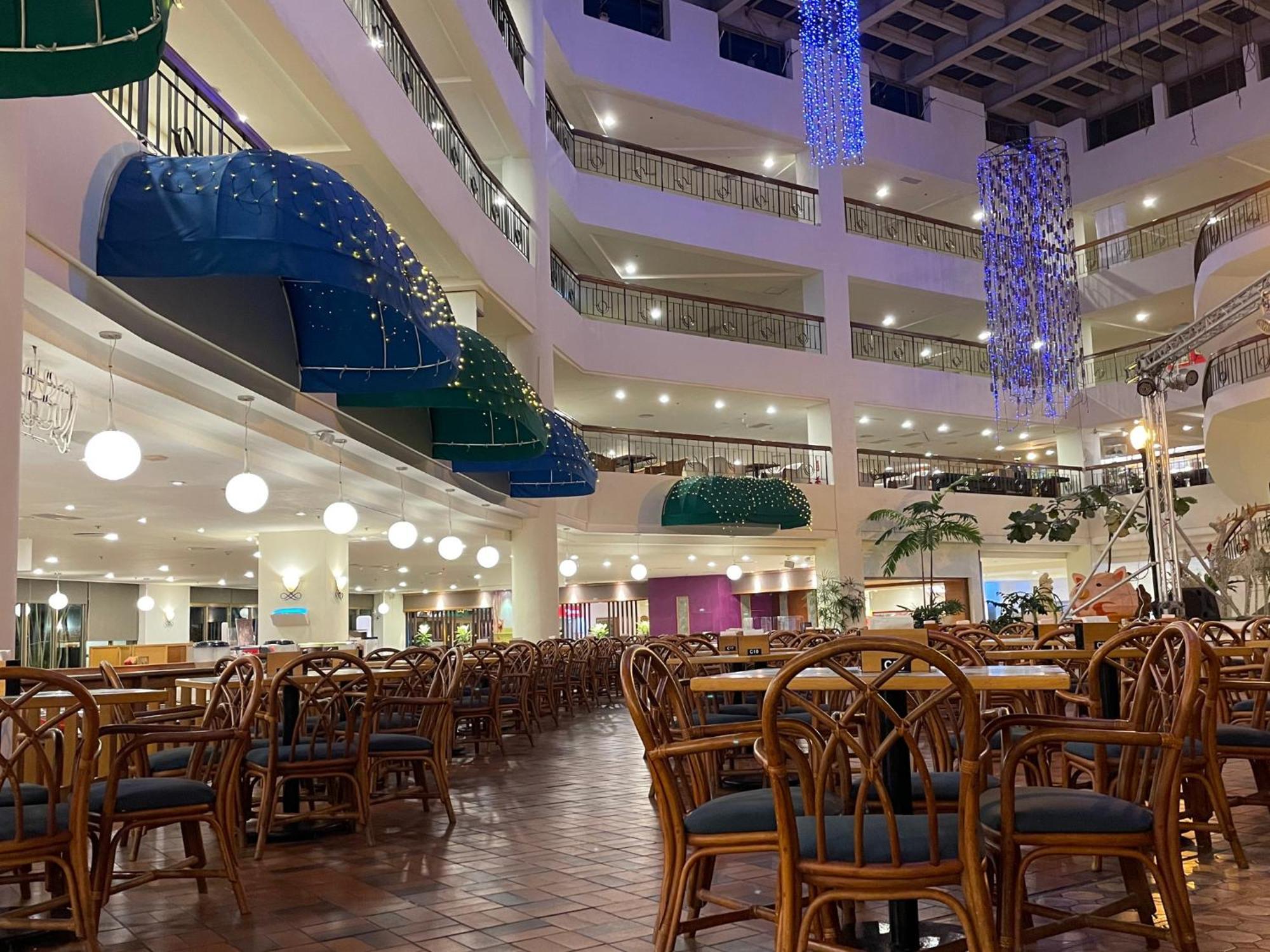Howard Beach Resort Kenting Kültér fotó The interior of the hotel