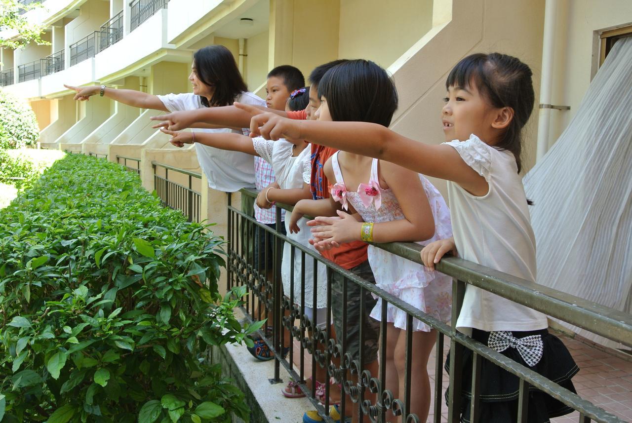 Howard Beach Resort Kenting Kültér fotó Thai children