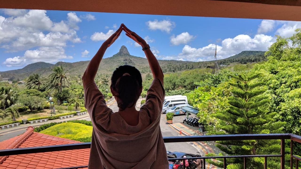 Howard Beach Resort Kenting Kültér fotó The view of Mount Apo from the Davao City side