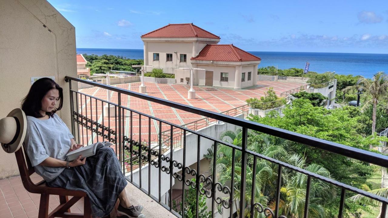Howard Beach Resort Kenting Kültér fotó A balcony in Okinawa, Japan