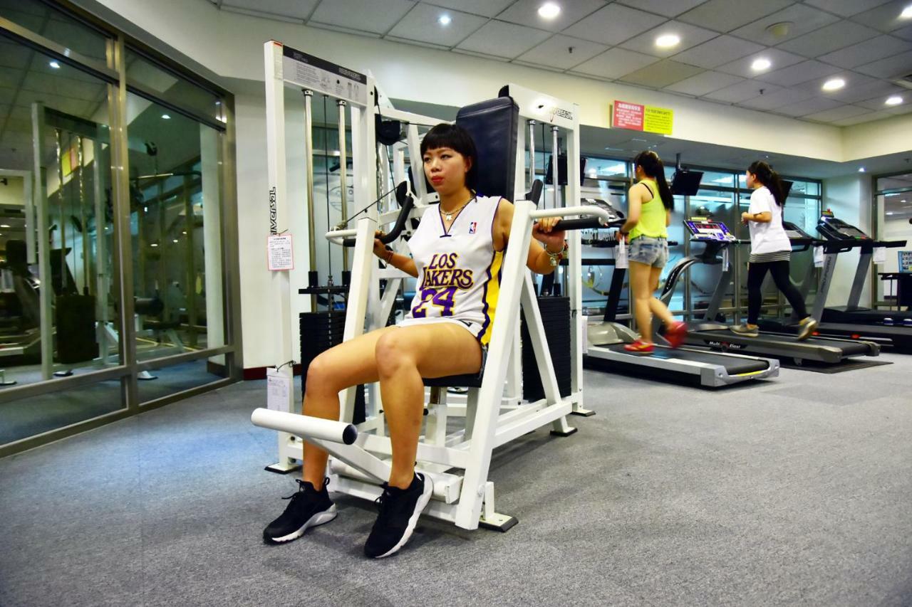 Howard Beach Resort Kenting Kültér fotó A woman performing a leg press