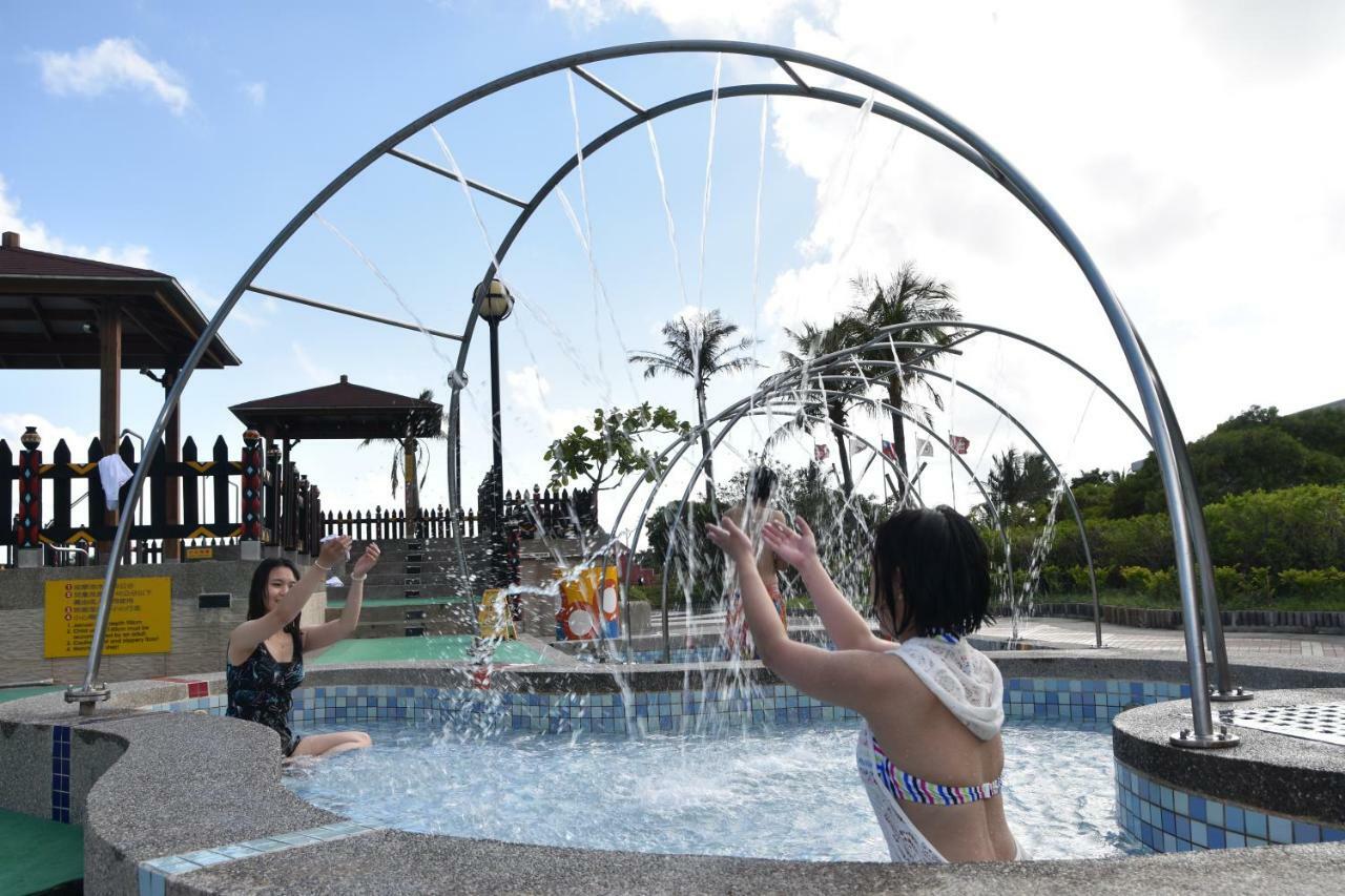 Howard Beach Resort Kenting Kültér fotó Fountain at the park