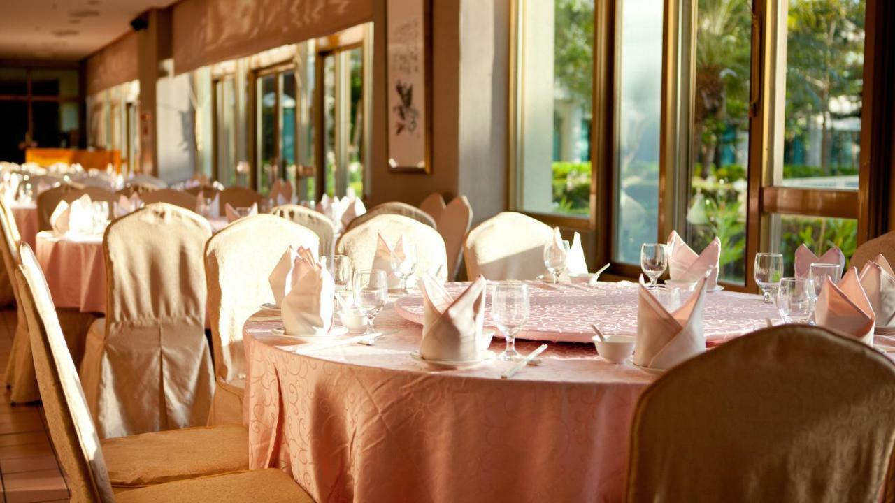 Howard Beach Resort Kenting Kültér fotó Restaurant interior