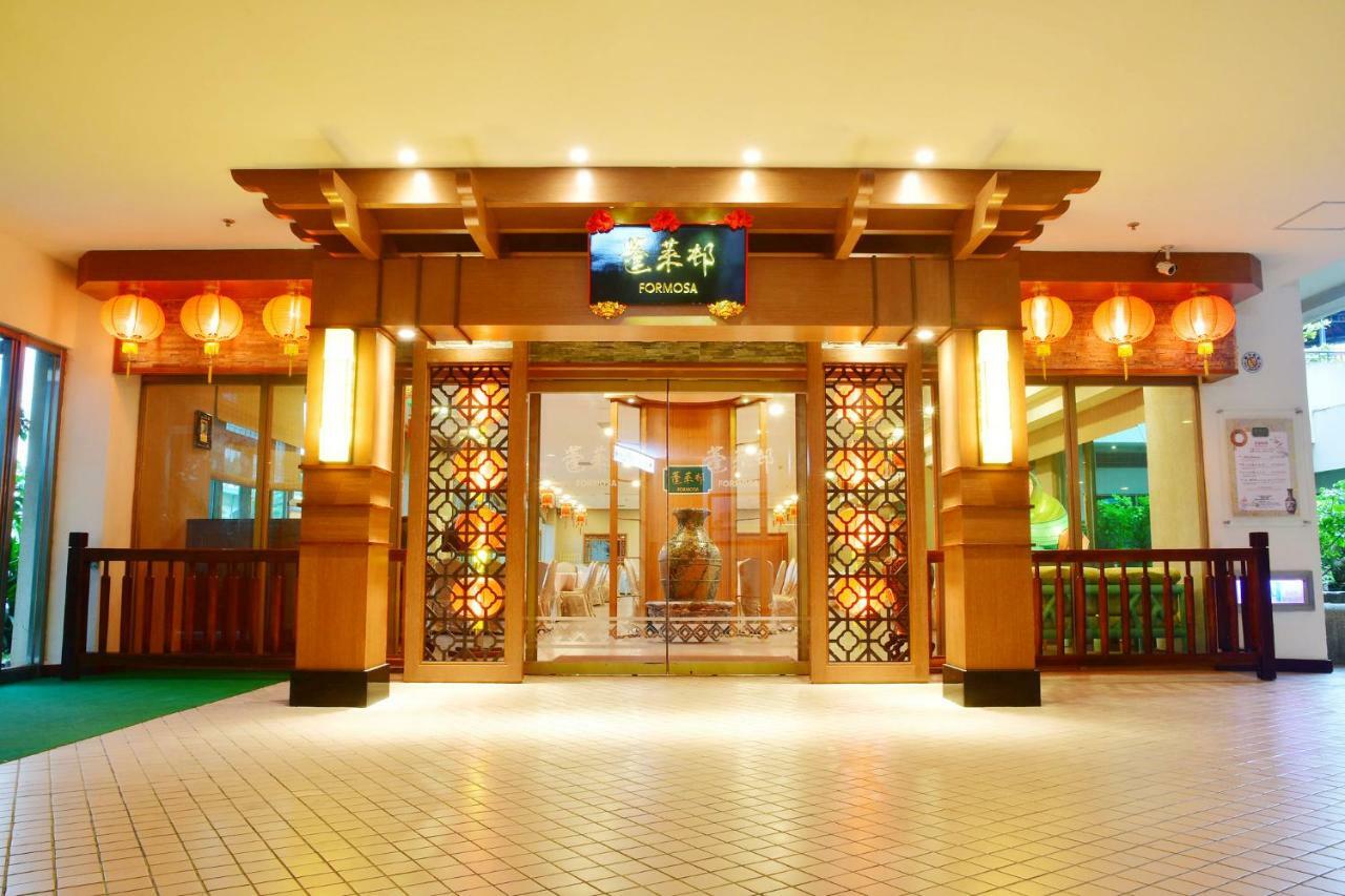 Howard Beach Resort Kenting Kültér fotó The entrance of the restaurant